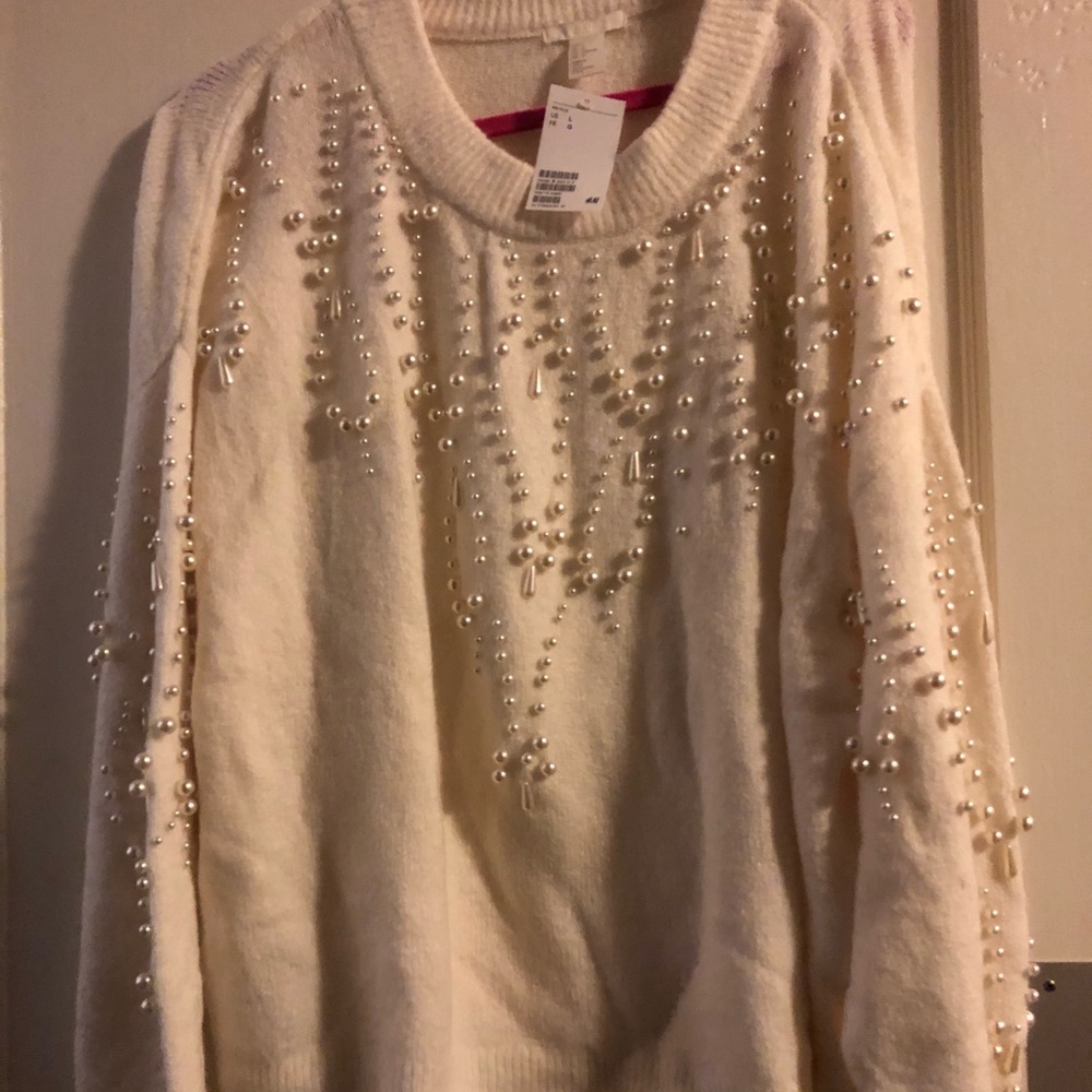 H&M Cream color sweater